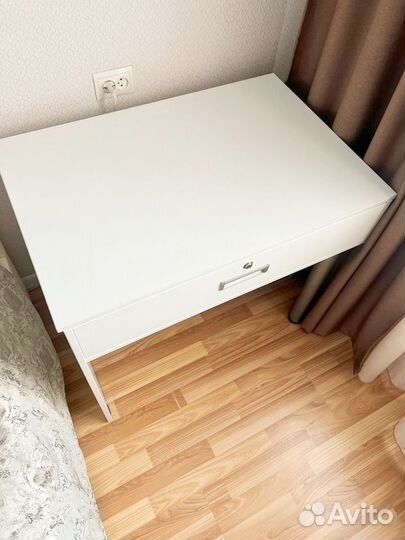 Компьютерный стол белый