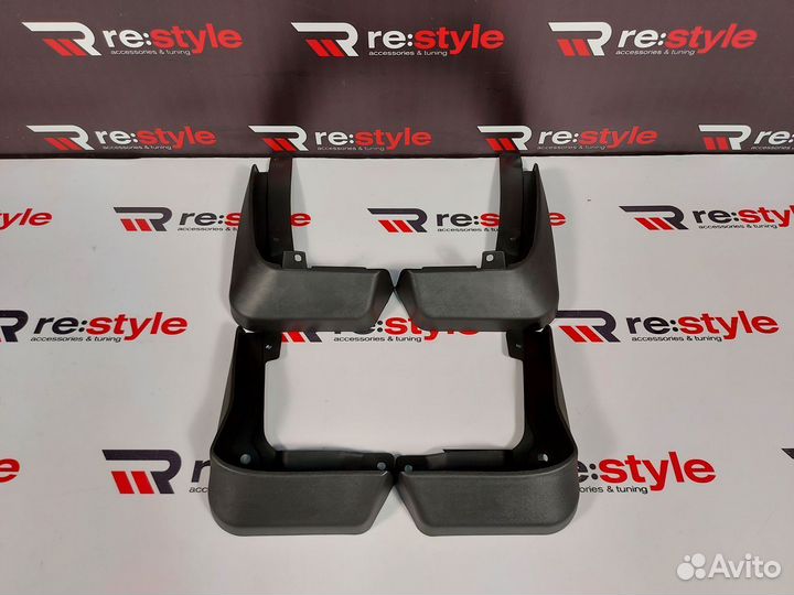 Брызговики Honda Vezel 1м 13-18г Черные