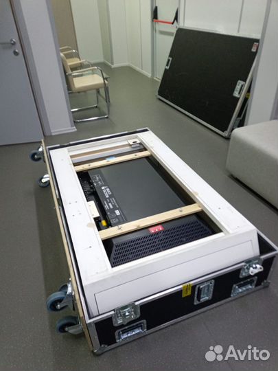 Интерактивный дисплей MultiTaction 55