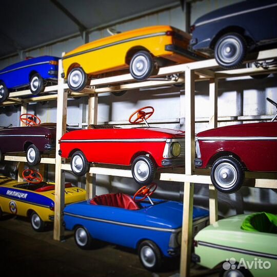 Детский педальный москвич СССР