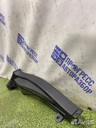 Обшивка стойки задняя левая Bmw 750I седан 4.8