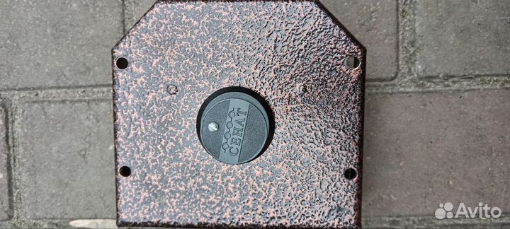 Замок дверной накладной