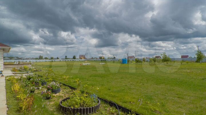 Дом 1400 м² на участке 2,4 га