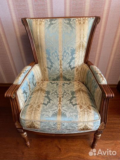 Настольная лампа и Набор мебели из Италии