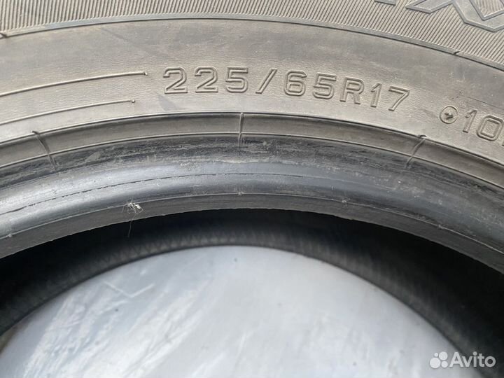 Bridgestone Blizzak WS-70 235/65 R17