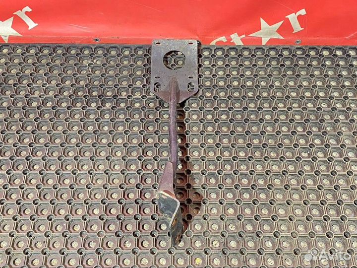 Кронштейн крыла переднего левого