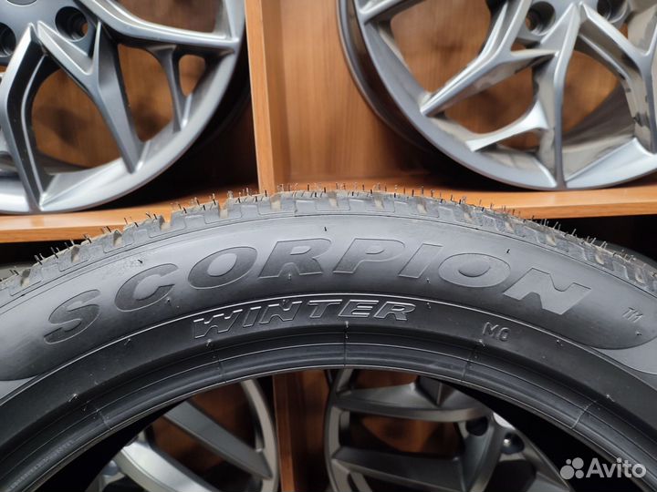 Pirelli Scorpion Winter 285/45 R22 и 325/40 R22 114V