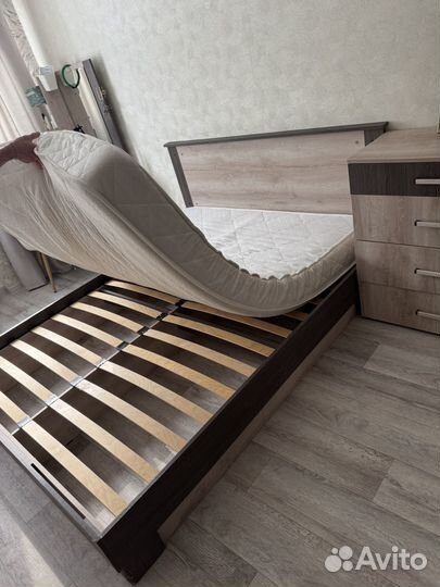 Кровать двуспальная с матрасом бу