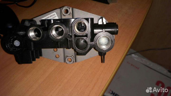 Кран растормаживания прицепа Wabco