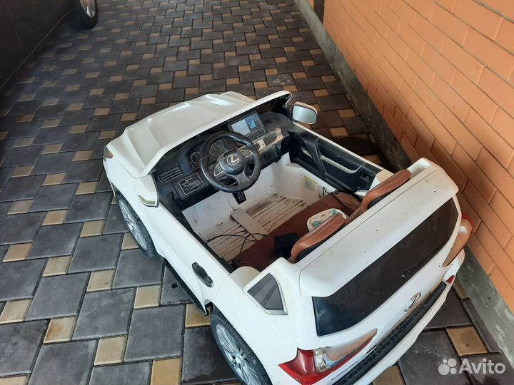 Детская машина на аккумуляторе с пультом