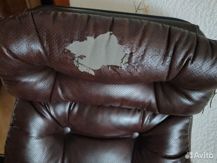 Офисное кожаное кресло