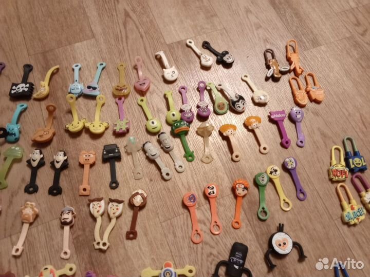 Акции,скрепыши, замочки,липучки, фигурки