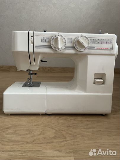 Швейная машина Janome j-540