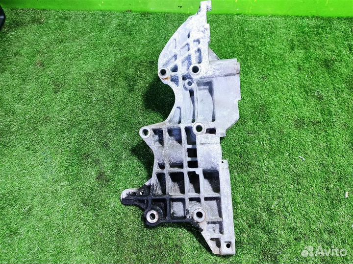 Кронштейн генератора volkswagen Caddy 3 2013