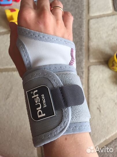 Отрез (бандаж) на лучезапястный сустав правый и ле