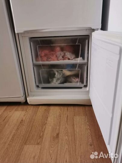 Холодильник бу indesit