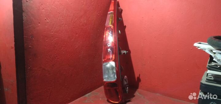 Ситроен С8 фонарь задний правый Citroen C8