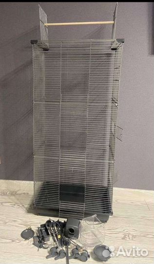 Просторная клетка для попугая