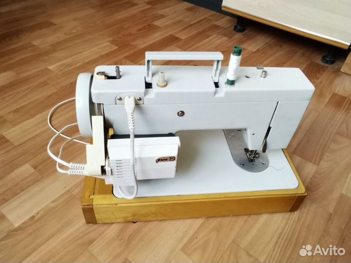 Швейная машинка чайка 143А