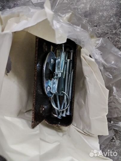 Замок дверной