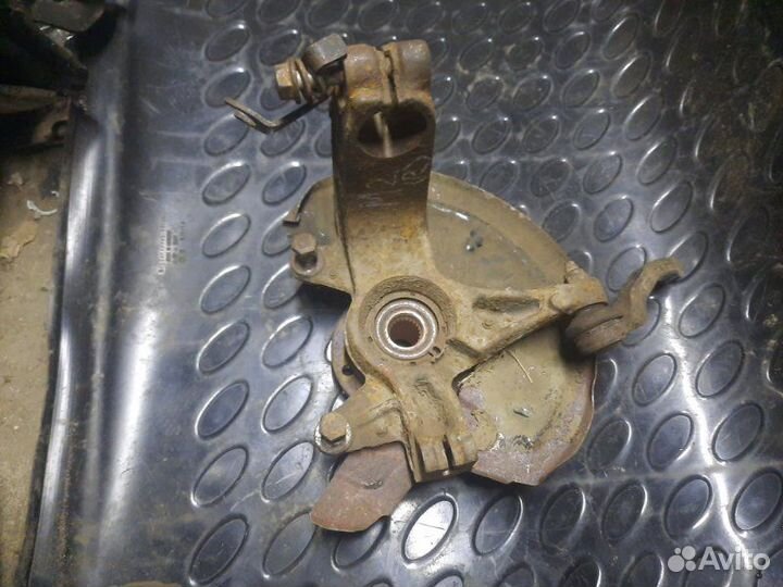 Кулак поворотный передний правый Renault Megane 2