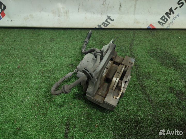 Суппорт тормозной передний правый Bmw 523 F10