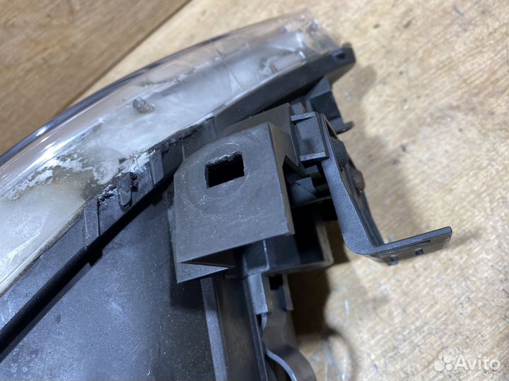 Фара передняя левая Ford Mondeo 3 142200