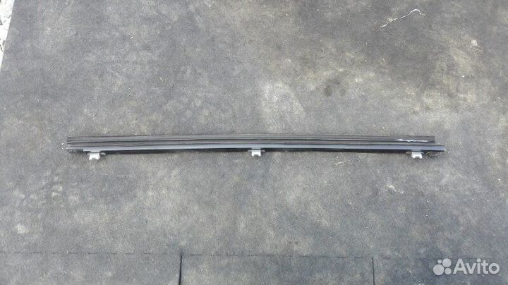 Уплотнитель стекла внутренний задний правый Toyota