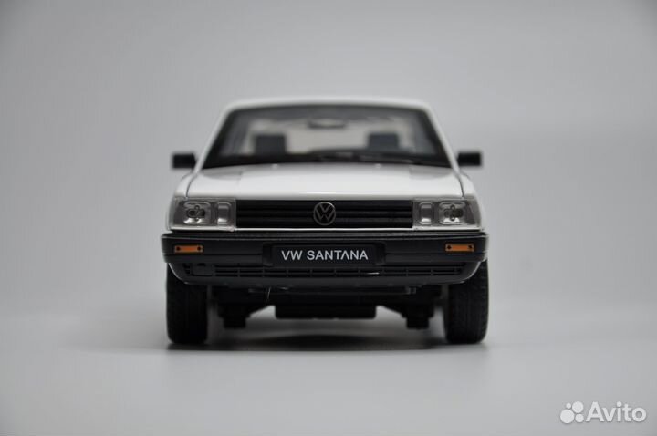 Модель авто Volkswagen Santana 1984 металл