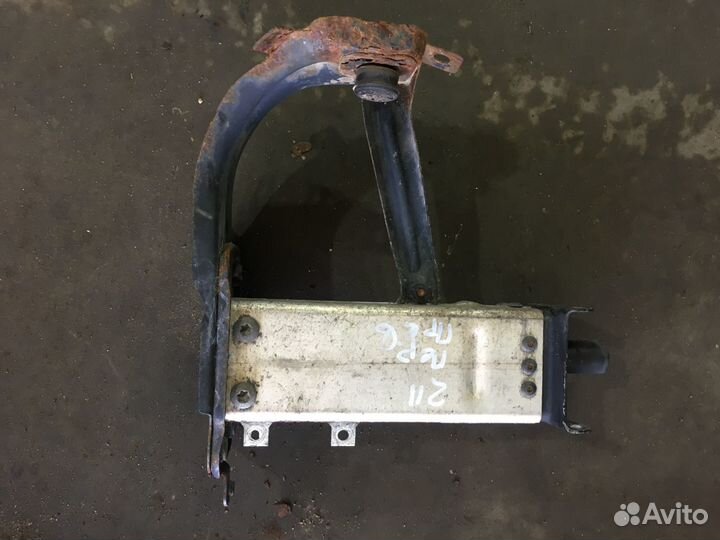 Мерседес E-Класс Кронштейн бампера переднего