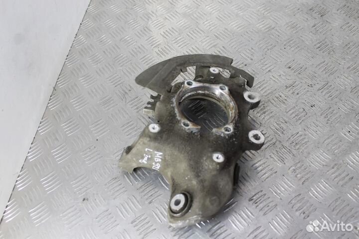 Кулак задний левый Mercedes-Benz E-Класс