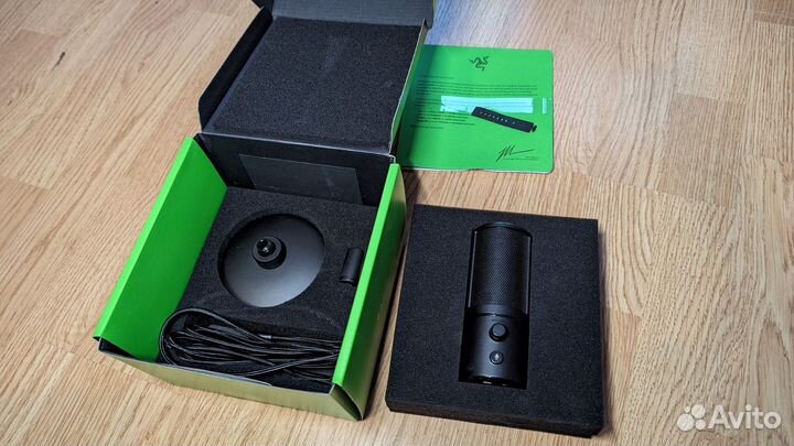 Микрофон Razer Seiren X