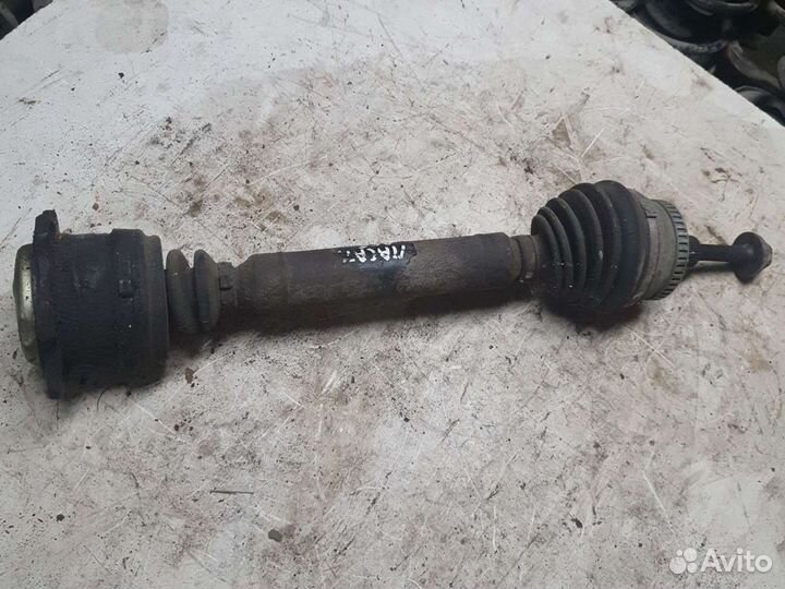 Привод левый Volkswagen Passat B5