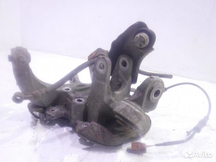 Кулак задний правый Хонда