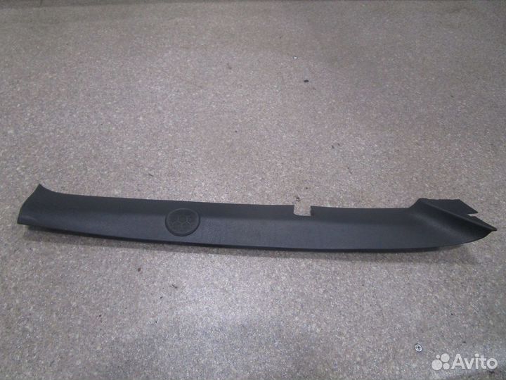 Накладка стойки лобового стекла правая MAN 8162430