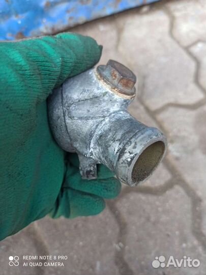 Ауди А6С5 2.5TDI Корпус термостата 059 121 121A