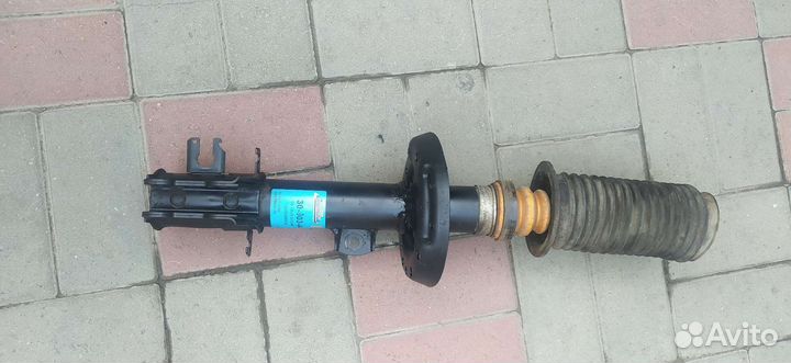 Стойка амортизатора Опель Корса D