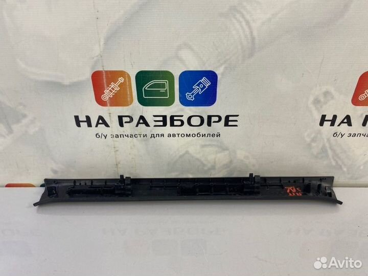 Накладка на порог внутренняя передняя правая Mazda