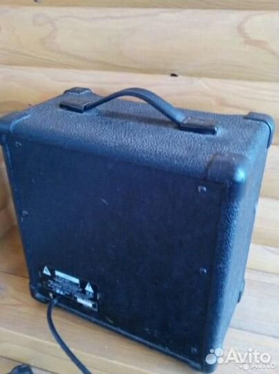 Гитарный комбоусилитель