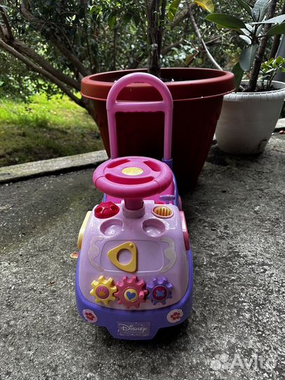 Машинка каталка с ручкой