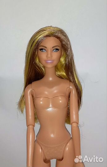 Barbie Daya на теле ранних fashionistas