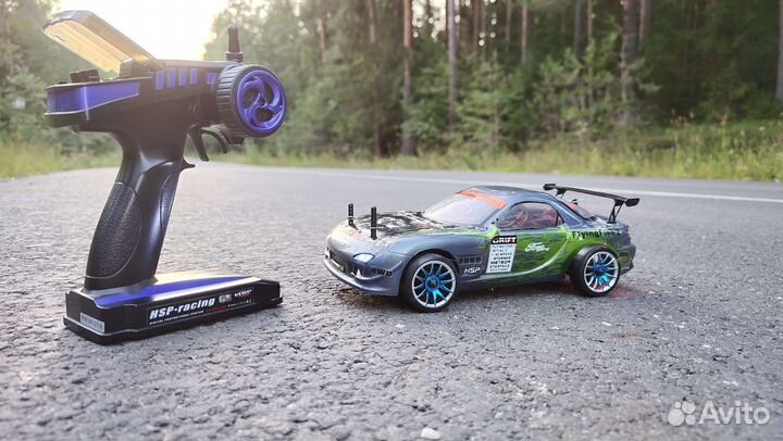 Машина на радиоуправлении для дрифта