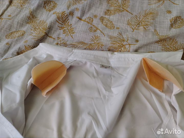 Блузка с подплечниками