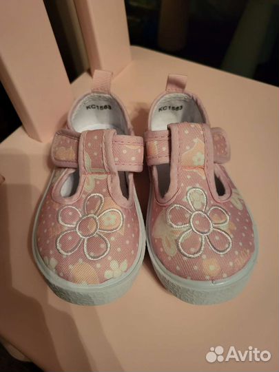 Сандалии для девочки 21 размер новые