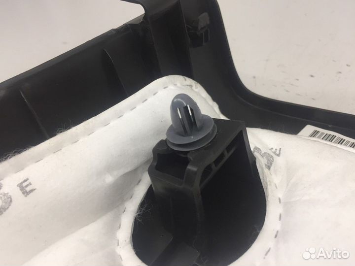 Обшивка стойки передняя правая (Kia Soul)