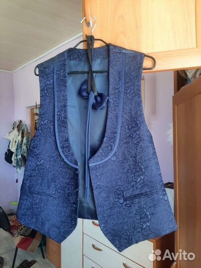 Продам костюм тройку