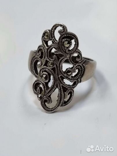 Серебряное кольцо, с марказитами. 925 пробы