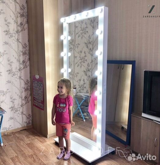 Гримерное зеркало с подсветкой