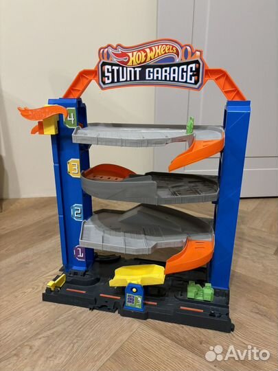 Hot Wheels Stunt garage