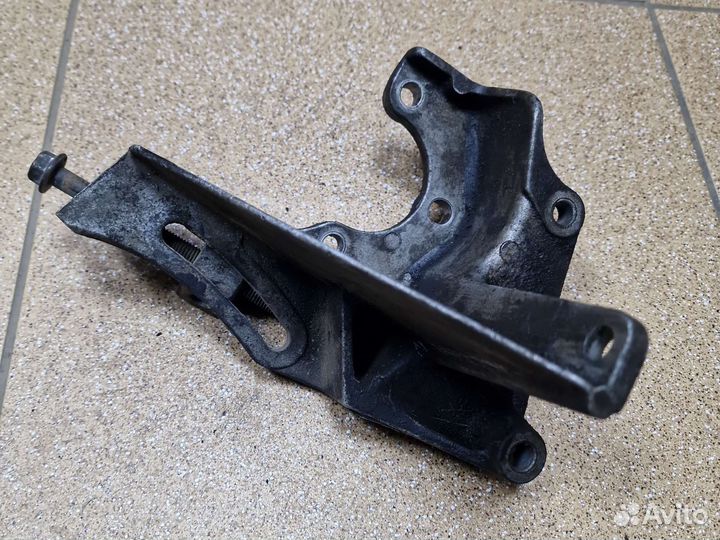 Кронштейн генератора subaru легаси 2 2.0 литра